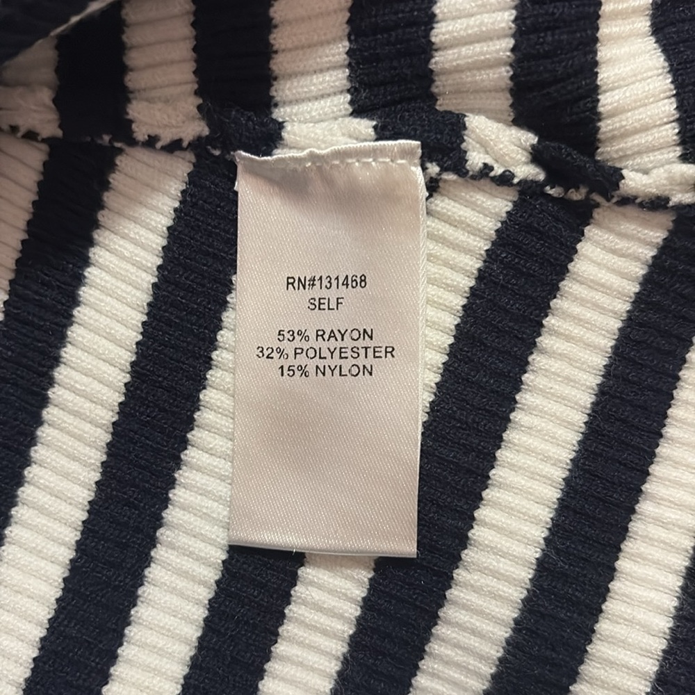 Avara Stripe Off the Shoulder Sweater SZ XS NWOT - Picture 3 of 4